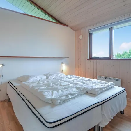 Stunning Home In Ronde With Sauna Rønde