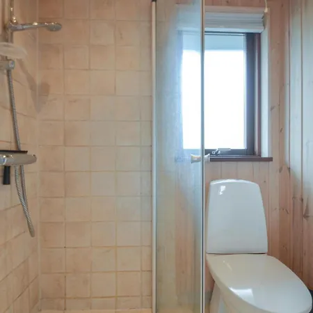 Stunning Home In Ronde With Sauna Tatil Evi Rønde