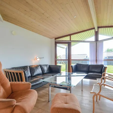Stunning Home In Ronde With Sauna Tatil Evi Rønde